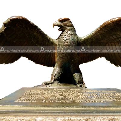 China Antique Brass Statue Art Europe Eagle Bird Sculpture Bronze Animal Statue for sale