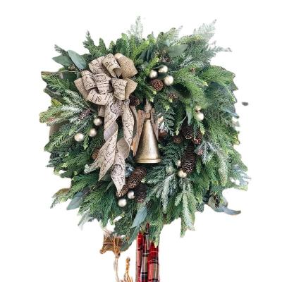 China Moss factory provides the decorative garlands at factory prices to send friends gifts for home decoration for sale