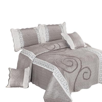 China Anti-static hot sale velvet luxurious soft comforter bedspread sets with ruffle and lace decorate velvet cover set for sale