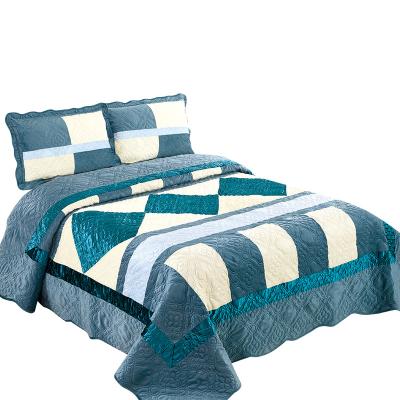 China Anti-Static New Design Soft Velvet Bedspread Set With Plaid Pattern Patchwork Comforter for sale