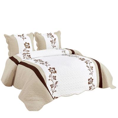 China Good Quality Hot Sale Anti-Static Ready To Ship Washable Embroidered Three Piece Comforter Set With Polyester Filling For Home Use for sale