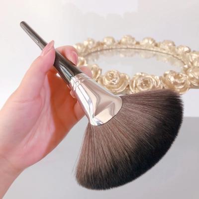 China Angular Blush Eco-Friendly Makeup Brushes Fan Shape Face Highlighting Single Brush Makeup Brush Wholesale for sale