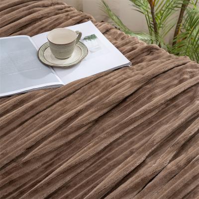 China High Quality 100% Hot Selling Decor Summer Cloth Strip Flannel Polyester Throw Blanket Mulan Fur Blanket Solid Home Office Bedroom Folded for sale