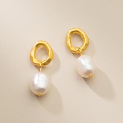 China FASHIONABLE Korean Silver Baroque Pearl Earrings Female S925 Edition Irregular Ring Earrings Female Simple Temperament for sale