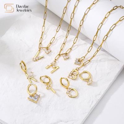 China Paperclip Chain 18k Gold Plated Letter Pendant Necklace Diamond Zircon Heart Te koop