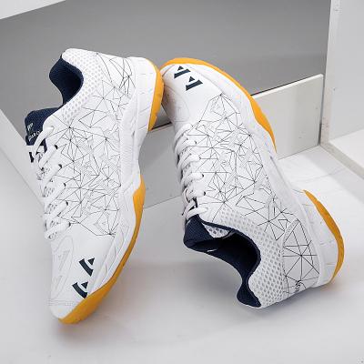 China Professional Sports Shoes Shaping Comfortable Breathable Badminton Anti-skid Sports Fashion Tennis Badminton Shoes For Men for sale