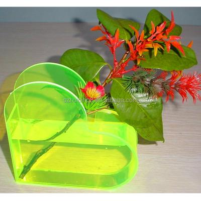 China Creative Acrylic Heart-shaped Desktop Vase Color Table Vase Acrylic Vase For Home Decoration for sale