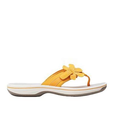 China Cushioning Mid-Aged Large Size Casual Shoes For Women Sandal Leather Women's Leather Slide Summer Outdoor Flat Sandals for sale