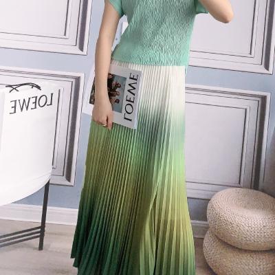 China Fashion Anti-Static Gradient Print And Dye Skirt Anti-static Summer Women Pleated OEM Dresses Women Casual for sale