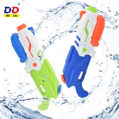 China Eco-friendly best design water gun fashion multi-color high powerful water gun for kids play in outdoor garden for sale