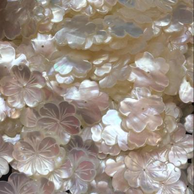 China DIY Jewelry Factory Direct Selling White Shell Flower Five Petals 25mm DIY Earrings Butterfly Sea Earring Clothing Jewelry Accessories for sale