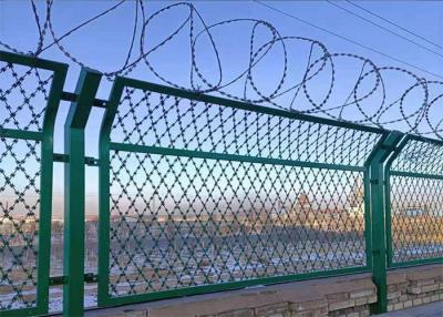 China Quadratisches Loch-geschweißter Rasiermesser-Mesh Fence Razor Blade Fencing-Draht BTO-22 zu verkaufen