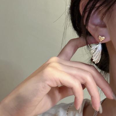 China Environmental Friendly The earrings of the new fashion accessory wings are designed as feminine glamorous stud earrings for sale