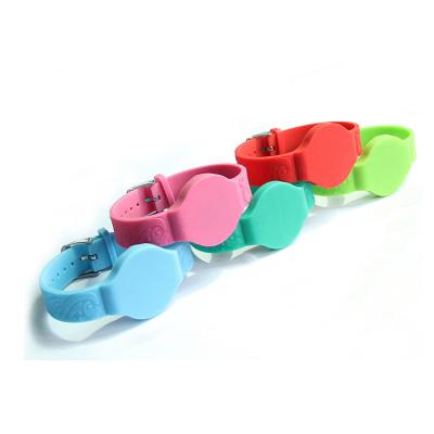 China High Quality Programmable Waterproof / Waterproof Silicone Rfid Wristbands for sale