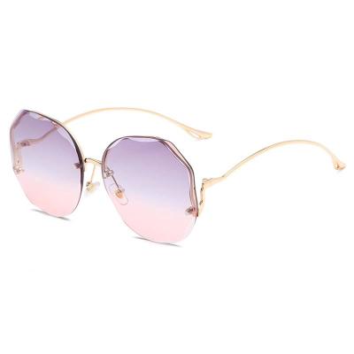 China 2021 Hot New Fashion Sunglasses Ocean Film Gradient Frameless Flower Shaped Metal Sunglasses Women Sun Lenses for sale