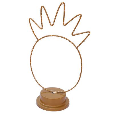 China Modern Hot Selling Fruit Shaped Battery Operated Home Type Iron Table Light Party Decoration Pineapple Night Light for sale