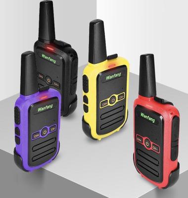 China Hand Pocket Plug 2020 New Design Multiple Colors Mix Pack 16 Channels 5km Long Range Walkie Talkie Radios With Earpiece for sale