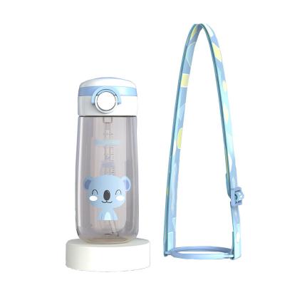 China Cute Kids Water Bottle Cup Large Capacity Strap Drinking Water Straw Bottle for sale