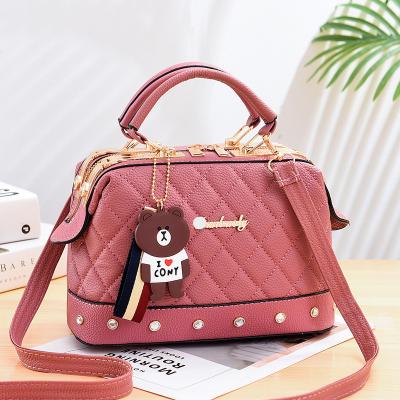 China No Wholesale 2022 Fashion Casual Quilted Handbag With Cute Bear Women's Tote Bags Ladies Bag Crossbody Bag for sale