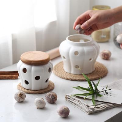 China Freshness Retention Different Size High Borosilicate Storage Bottles Candle Ceramic Jar With Bamboo Lid for sale