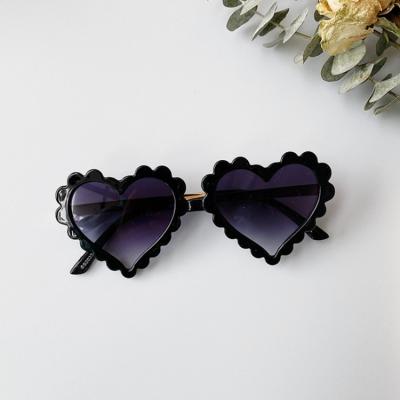 China Fashion cute heart baby sunglasses PC frame children glass popular simple style girl sun glasses for sale