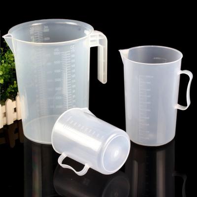 China 500ml 1000ml Viable Measuring Cup Plastic Measuring Beaker With Handle for sale