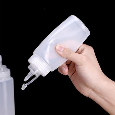 China Sauce / Ketchup Wholesale Customized 120ml Ketchup Salad Dressing Plastic Squeeze Sauce Bottle for sale