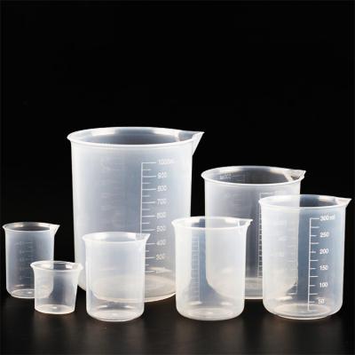 China Lab Hospital School Lab Use 250ml 300ml 400ml 500ml 600ml 1000ml Plastic Beaker Measuring Cup for sale