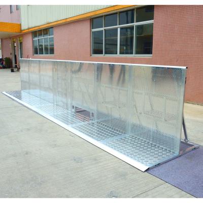 China Portable Aluminum Alloy Concert Crowd Control Barrier With Back Bracket for sale