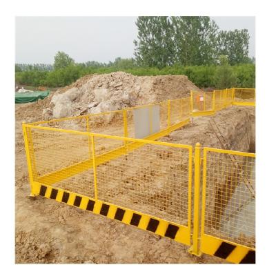 China Factory Price PVC Easily Assembled Expandable Garden Road Galvanized Steel Traffic Guardrail Fence With High Quality for sale