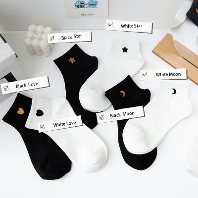 China Sporty Hot Selling Simple Star Love Black White Sports Socks Logo Athletic Plain Socks Custom Made for sale