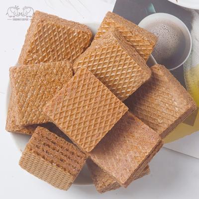 Κίνα BH04 Crispy Chocolate Flavour Biscuit  Center Filling Square Cube Shape προς πώληση