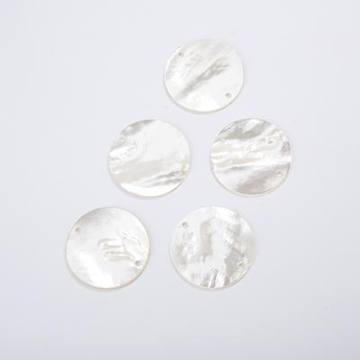 China Opalescent Natural Round Slice Of Opalescence AAA Promotional Serving Grade Mother Of Pearl For Pendant Jewelry for sale