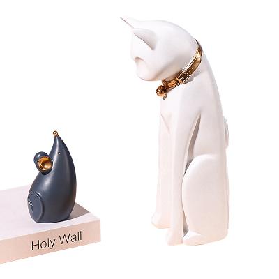 China Wang DuoYu Creative Modern Light Contemporary Art Resin Cat Decor Cat Home Hotel Home Decoration Wine Cabinet Luxury Wedding Gift for sale