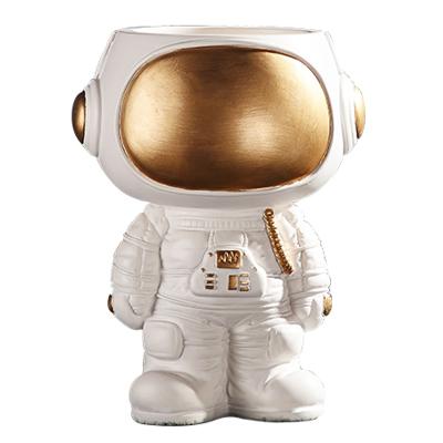 China Creative Modern Minimalist Light Luxury Art Decor Nordic Astronaut Ornament Home Accessories Living Room Office Porch Decoration for sale