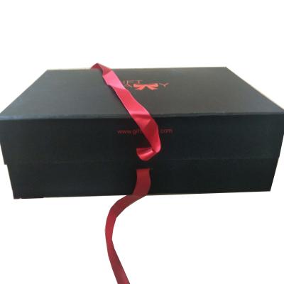 China High Quality Recycled Materials Black Red Magnetic Foldable Gift Box With Ribbon Closed for sale