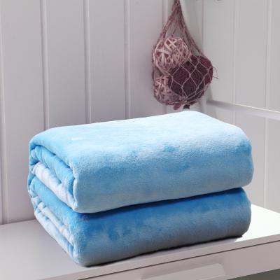 China Portable Microfiber Throw Fleece Bed Cover Solid Color Wholesale Cheap Flannel Summer Blanket for sale