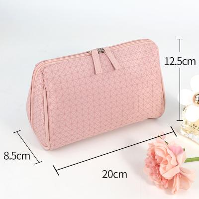 China High Quality Latest Printing Female Portable Makeup Factory Made Durable Lattice Small Organize For Traveling Pink Cosmetic Bag for sale