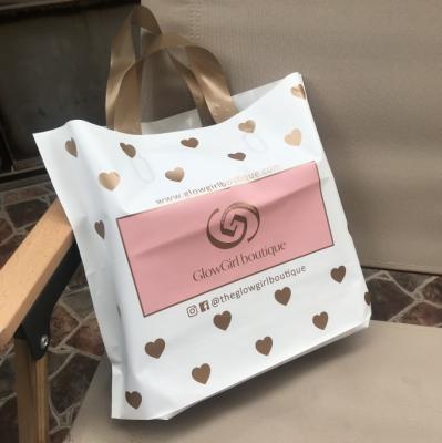 China Recyclable Customized Degradable Plastic Die Cut Printing Logo Carry Handle Plastic Packaging Bag For Shopping With Logo for sale