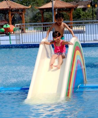 中国 3 人のライダーの子供の水スライドの水公園装置カスタマイズされる、ピンク/オレンジ/青 販売のため