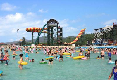 China Kundengebundene Wasser-Park-Ausrüstung, die Swwiming-Pool-Fiberglas Waterslides für Erwachsene aufregt zu verkaufen