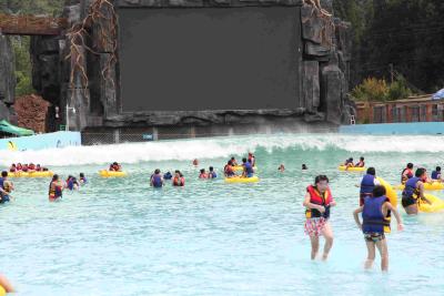 China Thema-künstliches Wellenbad-Wasser-Park-Fiberglas-Vakuumwellen-Maschine Soem für Aqua-Park zu verkaufen