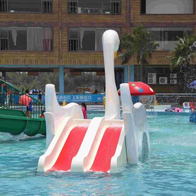 China La diapositiva blanca interior o al aire libre de la piscina de la fibra de vidrio del cisne, parque de atracciones del agua embroma el tobogán acuático en venta