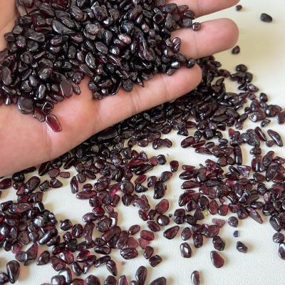 China Europe Wholesale Bulk Natural Semi-precious Stone Crafts Red Garnet Gravel for sale