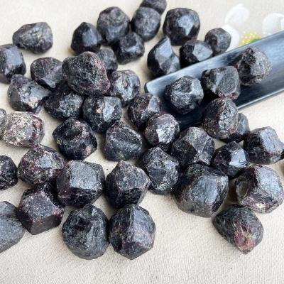 China Europe Wholesale Large Natural Uncut Gemstones Raw Crystal Healing Stones Garnet Rough for sale