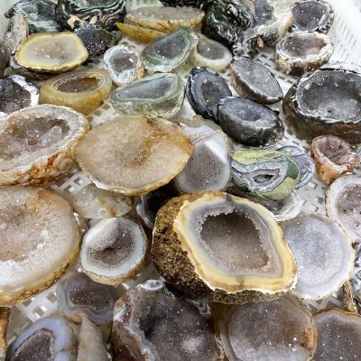 China Europe Wholesale Natural Stone Crystal Crafts Gift Druzy Agate Geode Raw Stone for Home Decor for sale