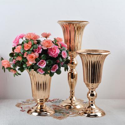 China Popular Home Decor Metal Trumpet Fiberglass Wedding Decoration Vase Table Centerpiece Flower Stand Wedding Envents Vase for sale