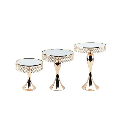 China Iron Hot Selling Luxury Yard Style Pearl Beads Elegant Gold Metal Display Wedding Cake Stand And Decoration for sale