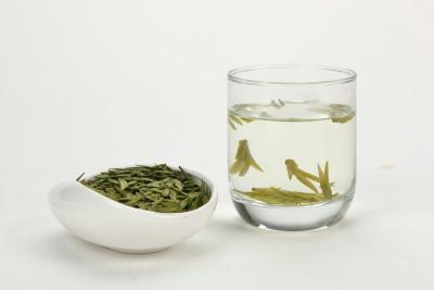 China Té verde el 100% orgánico hecho a mano de Xihu Longjing, nuevo té temprano de la primavera de 2015 años en venta