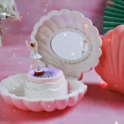 China Wholesale Eco-Friendly Shell Dancing Girl Birthday Wedding Women Shape New Gift Decorations Present Romantic Ballerina Music Box Hand Crank for sale